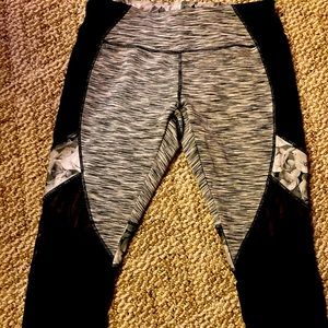 Avia size small cropped leggings
